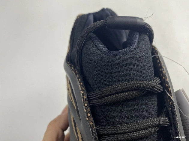 GY0189 ADIDAS V3 700 YEEZY 0809